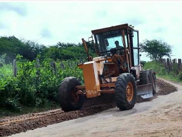 Manutenção das estradas da Zona rural do Município